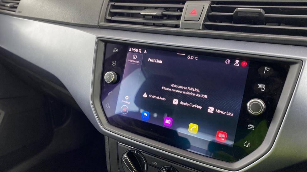 Apple Car Play & Android Auto