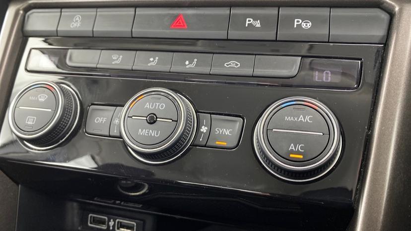 air conditioning and dual Climate control 