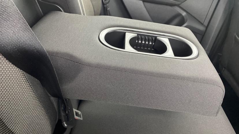 Rear Armrest/ Cup Holder