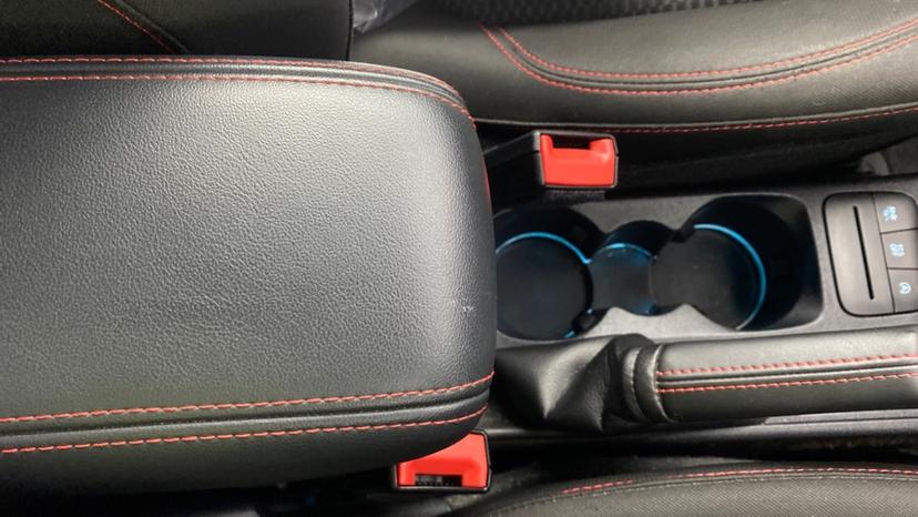 Rear Armrest/ Cup Holder