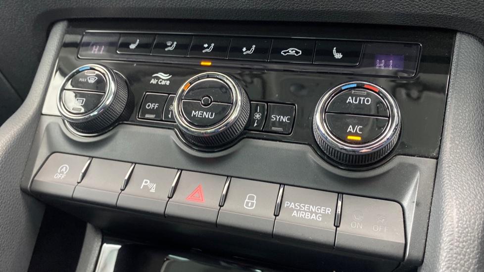 air conditioning and dual Climate control 