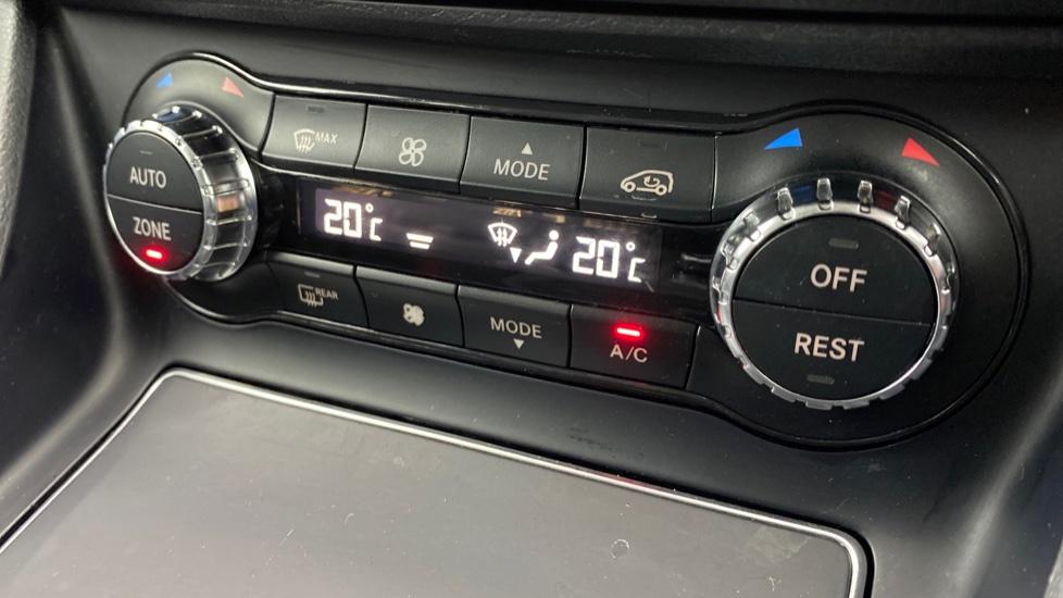 air conditioning and dual Climate control 