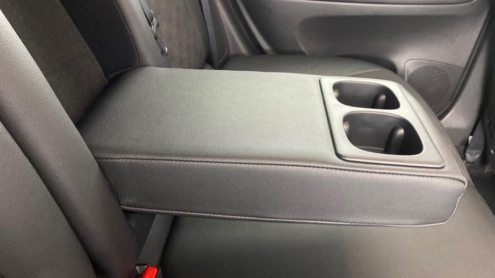 Rear Armrest/ Cup Holder