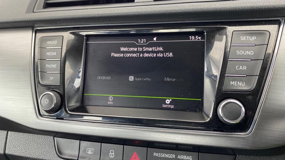 Apple Car Play & Android Auto