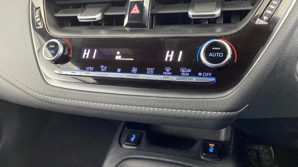 air conditioning and dual Climate control 