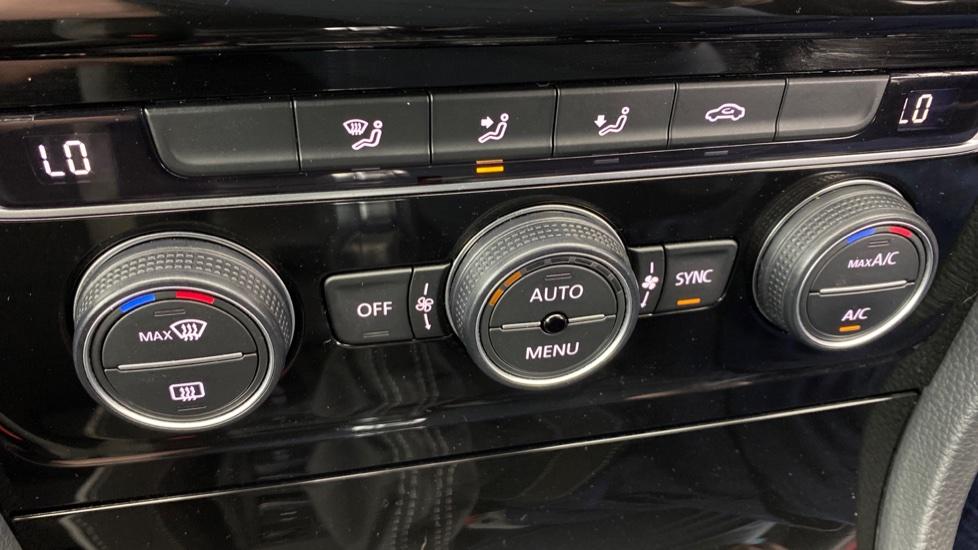 air conditioning and dual Climate control 