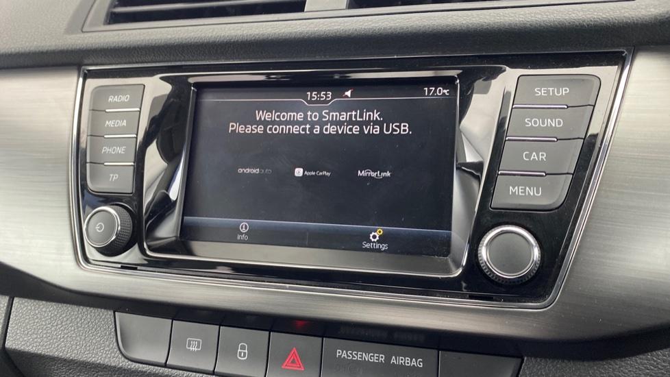 Apple Car Play & Android Auto