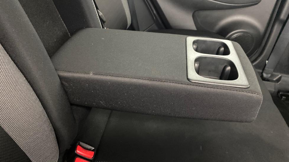 Rear Armrest/ Cup Holder