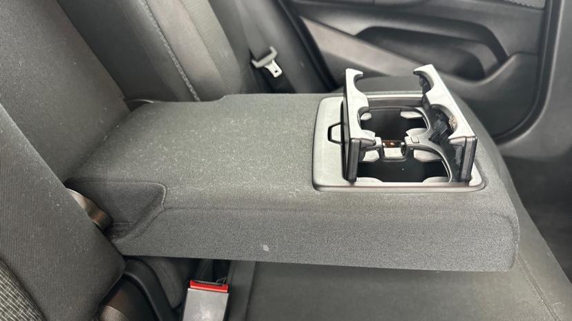 Rear Armrest/ Cup Holder