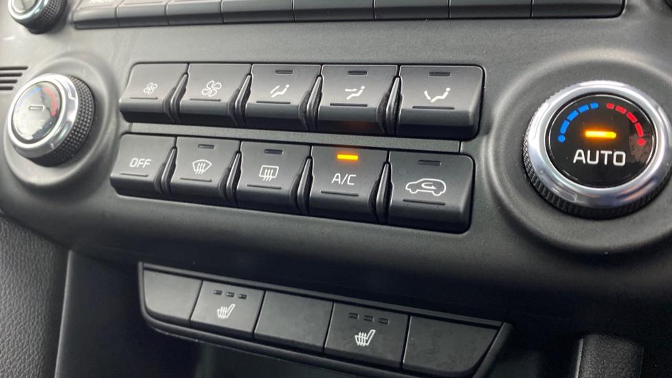 air conditioning and dual Climate control 