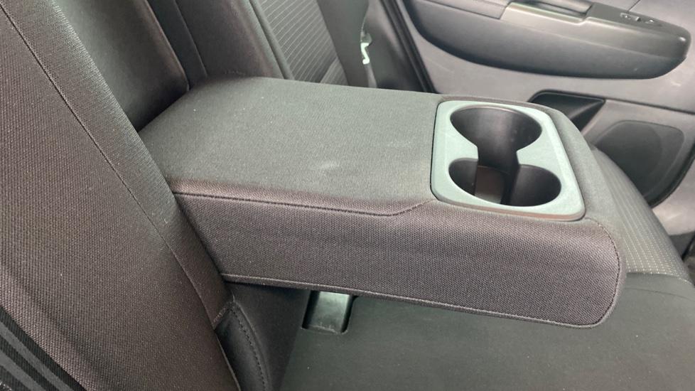 Rear Armrest/ Cup Holder