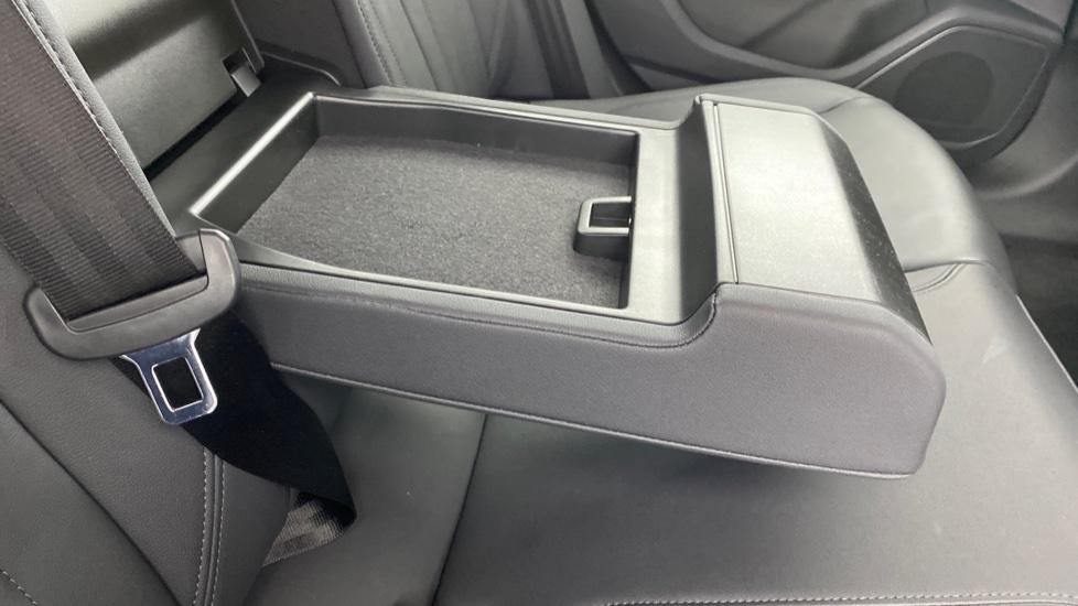 Rear Armrest/ Cup Holder