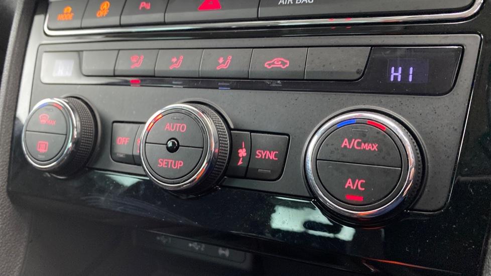 air conditioning and dual Climate control 