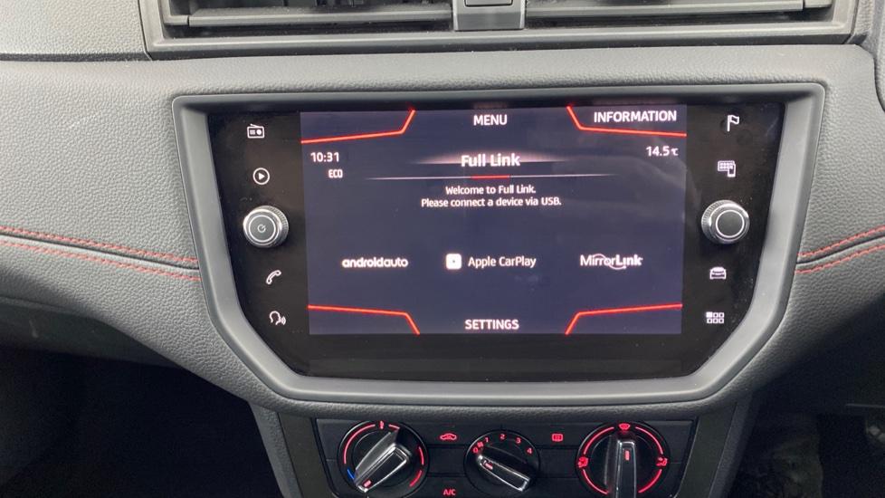 Apple Car Play & Android Auto