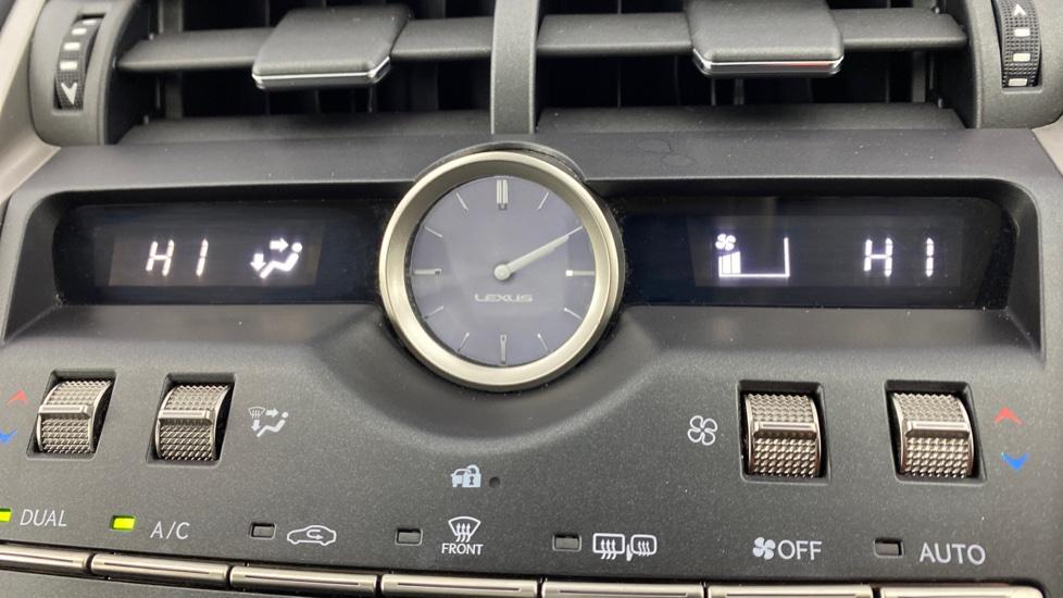 air conditioning and dual Climate control 