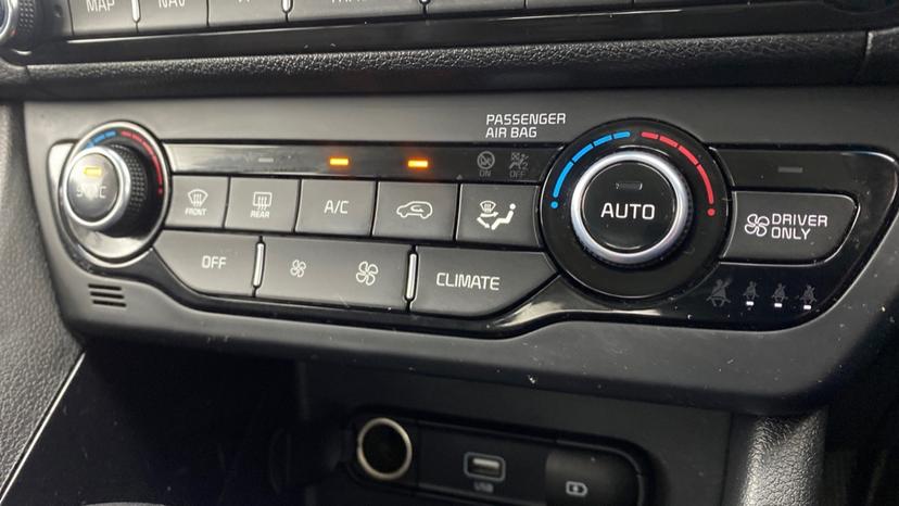 air conditioning and dual Climate control 