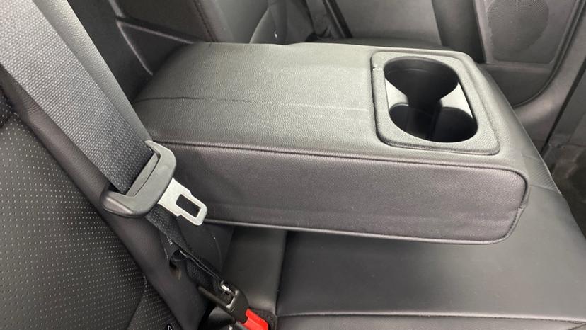 Rear Armrest/ Cup Holder