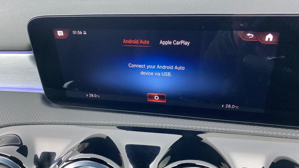 Apple CarPlay & Android Auto 