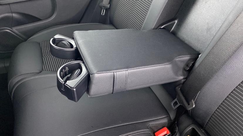 Rear Armrest/ Cup Holder