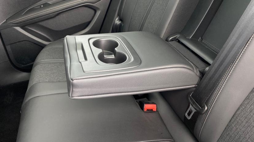 Rear Armrest/ Cup Holder