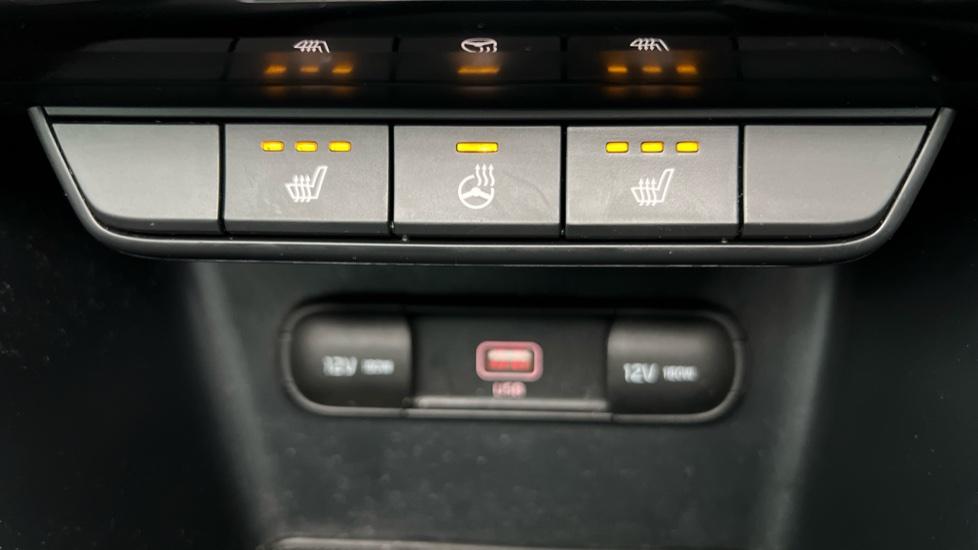 Heated seats/Heated steering wheel