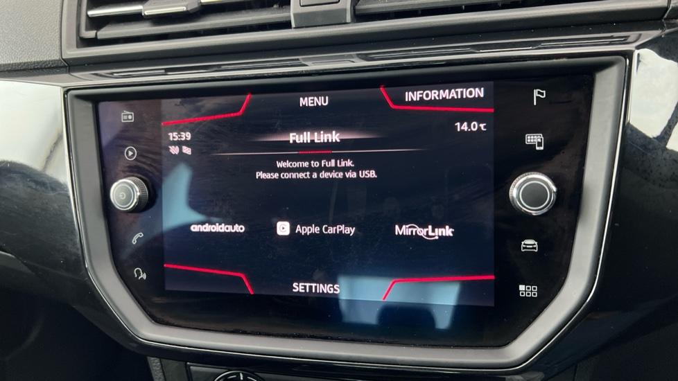 Apple Car Play & Android Auto