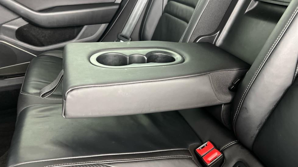 Rear Armrest/ Cup Holder