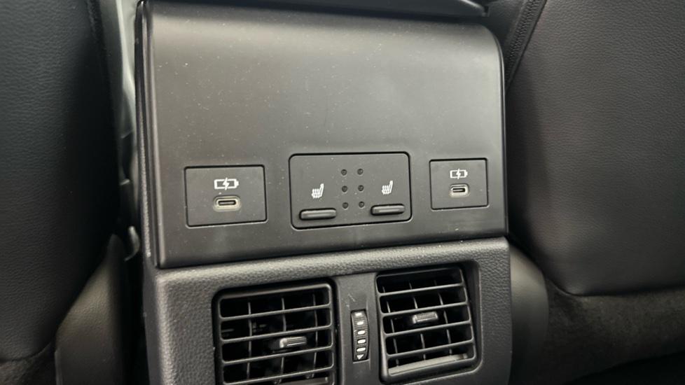 Rear USB Connection / Heated Seats