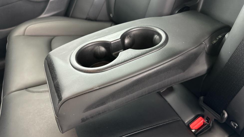 Rear Armrest / Cup Holder