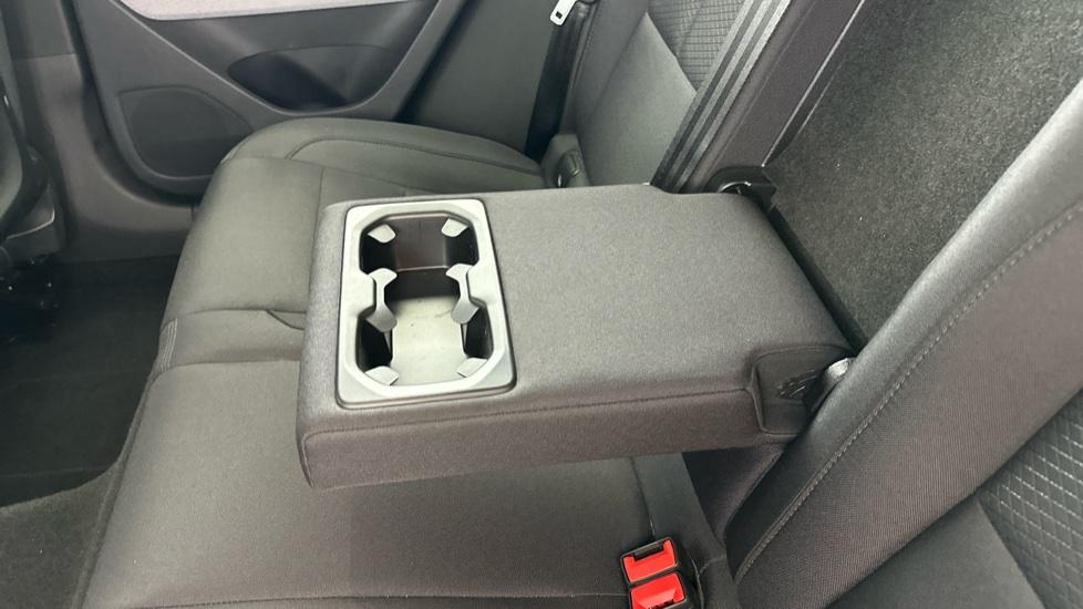 Rear Armrest/ Cup Holder