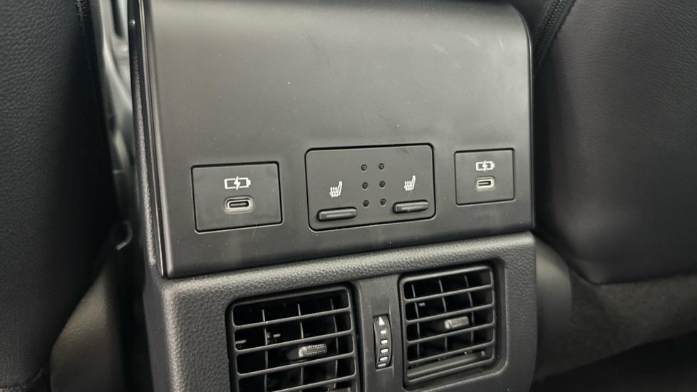 Rear USB Connection / Heated Seats 