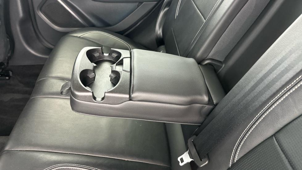 Rear Armrest/ Cup Holder