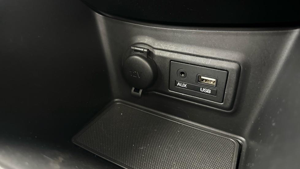 USB/AUX Connection 