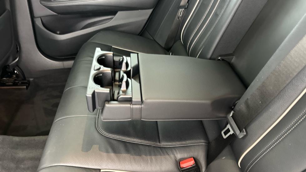 Rear Armrest/ Cup Holder