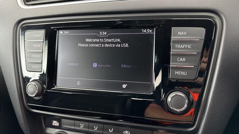 Apple CarPlay / Android Auto 