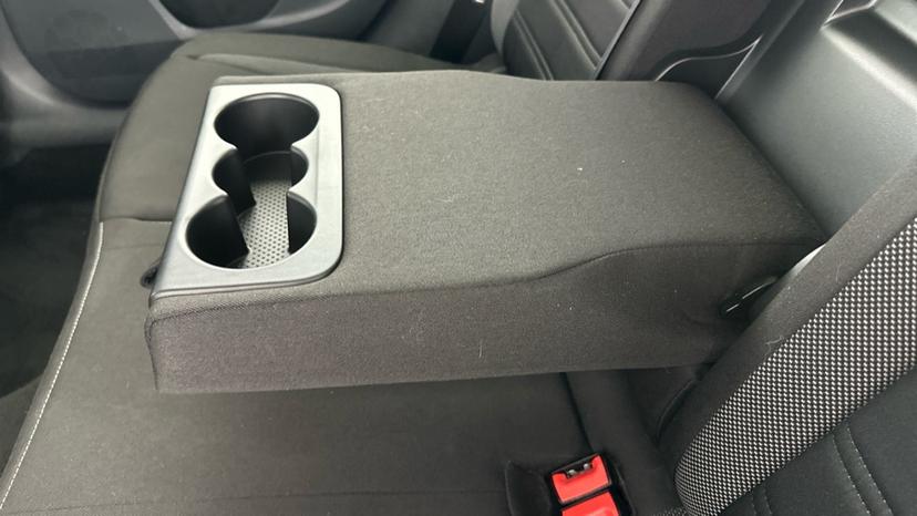 Rear Armrest/ Cup Holder