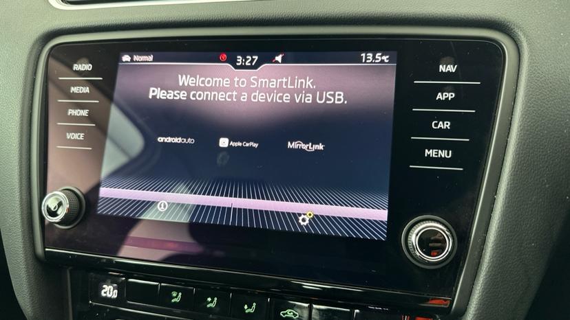 Apple CarPlay / Android Auto 