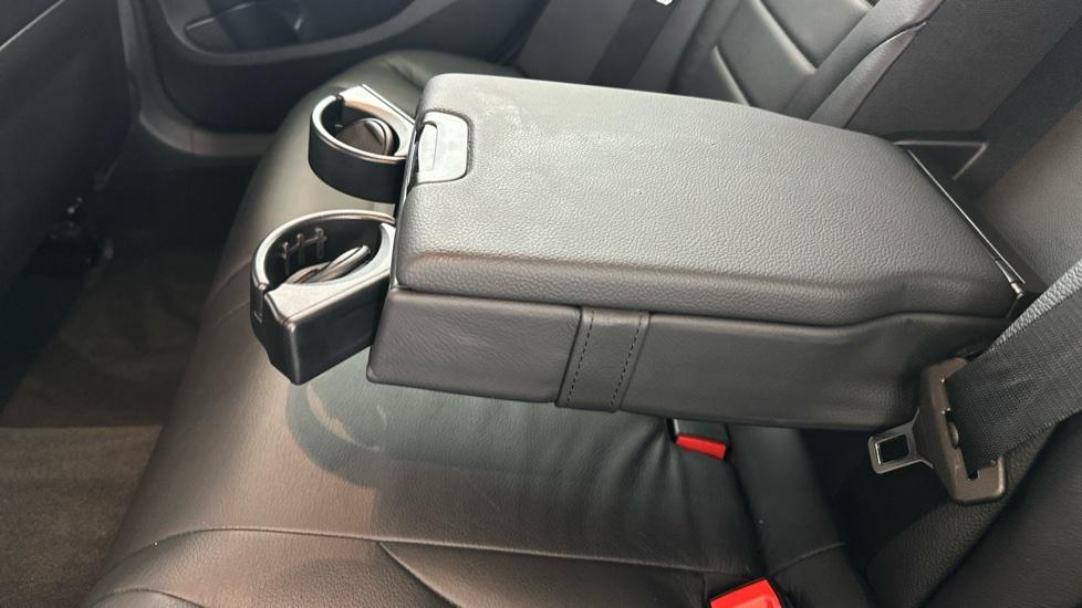 Rear Armrest/ Cup Holder