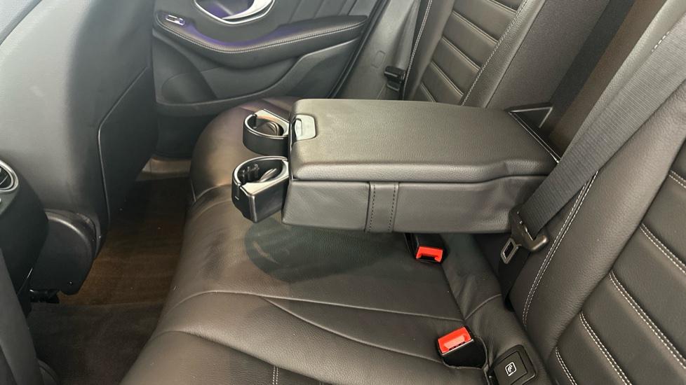 Rear Armrest/ Cup Holder