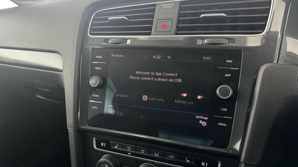 Apple Car Play & Android Auto