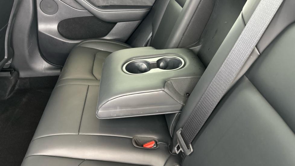 Rear Armrest/ Cup Holder