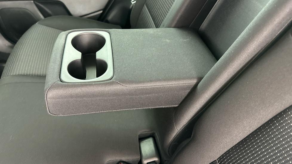 Rear Armrest/ Cup Holder