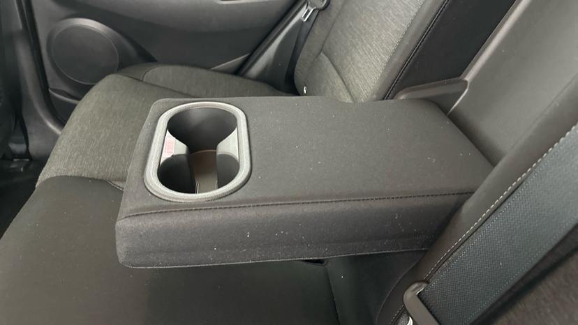 Rear Armrest/ Cup Holder