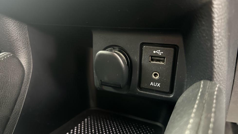 USB/AUX Connection 