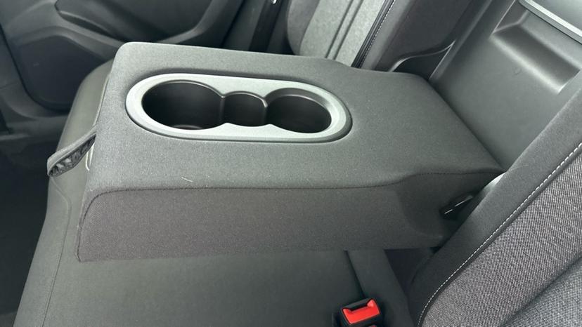 Rear Armrest/ Cup Holder