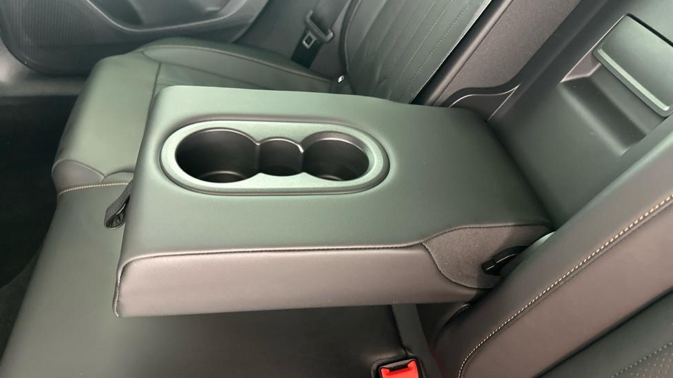 Rear Armrest/ Cup Holder