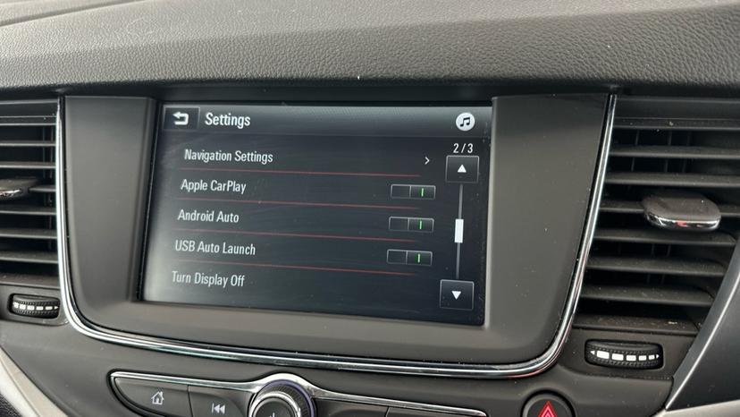 Apple CarPlay / Android Auto 