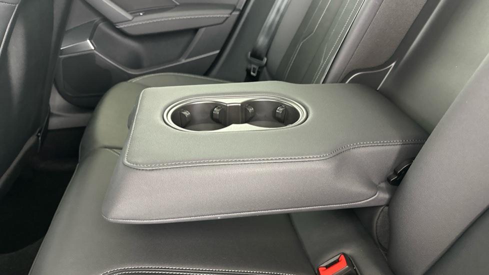 Rear Armrest/ Cup Holder