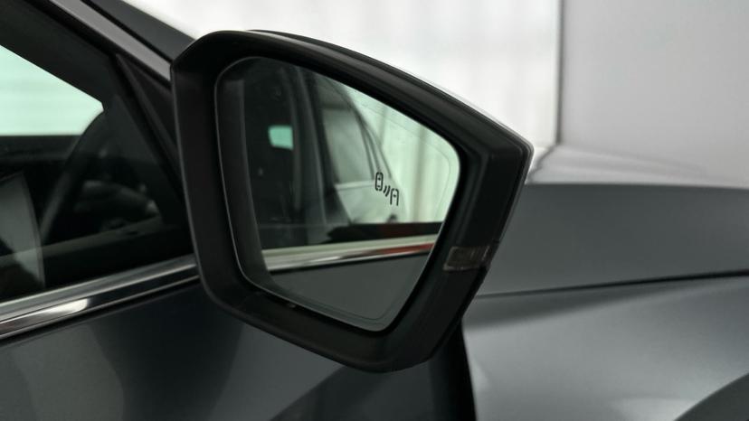 Blind spot monitoring system 