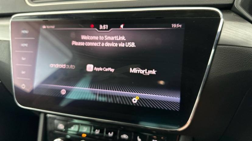 Apple CarPlay / Android Auto 